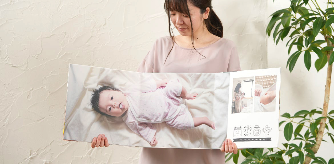 等身大アルバムを開いたイメージ